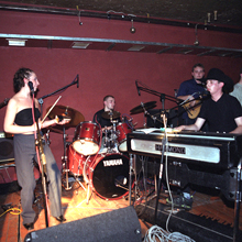 Koncert grupy Ascetic & Refugees of the Groove w klubie Piekarnia w Warszawie, 4.11.2000. Photo • Tadeusz Pękacz Sr.