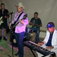 Z grupą Chłodny Tata w klubie Aloha Cipika w Gdyni, 22.07.2011. Photo • Iza Bizewska