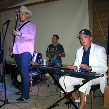 Z grupą Chłodny Tata w klubie Aloha Cipika w Gdyni, 22.07.2011. Photo • Iza Bizewska