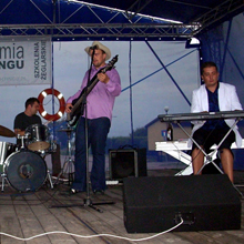 Z grupą Chłodny Tata podczas imprezy Jastarnia pod Żaglami, Jastarnia, 30.07.2011. Photo • Iza Bizewska